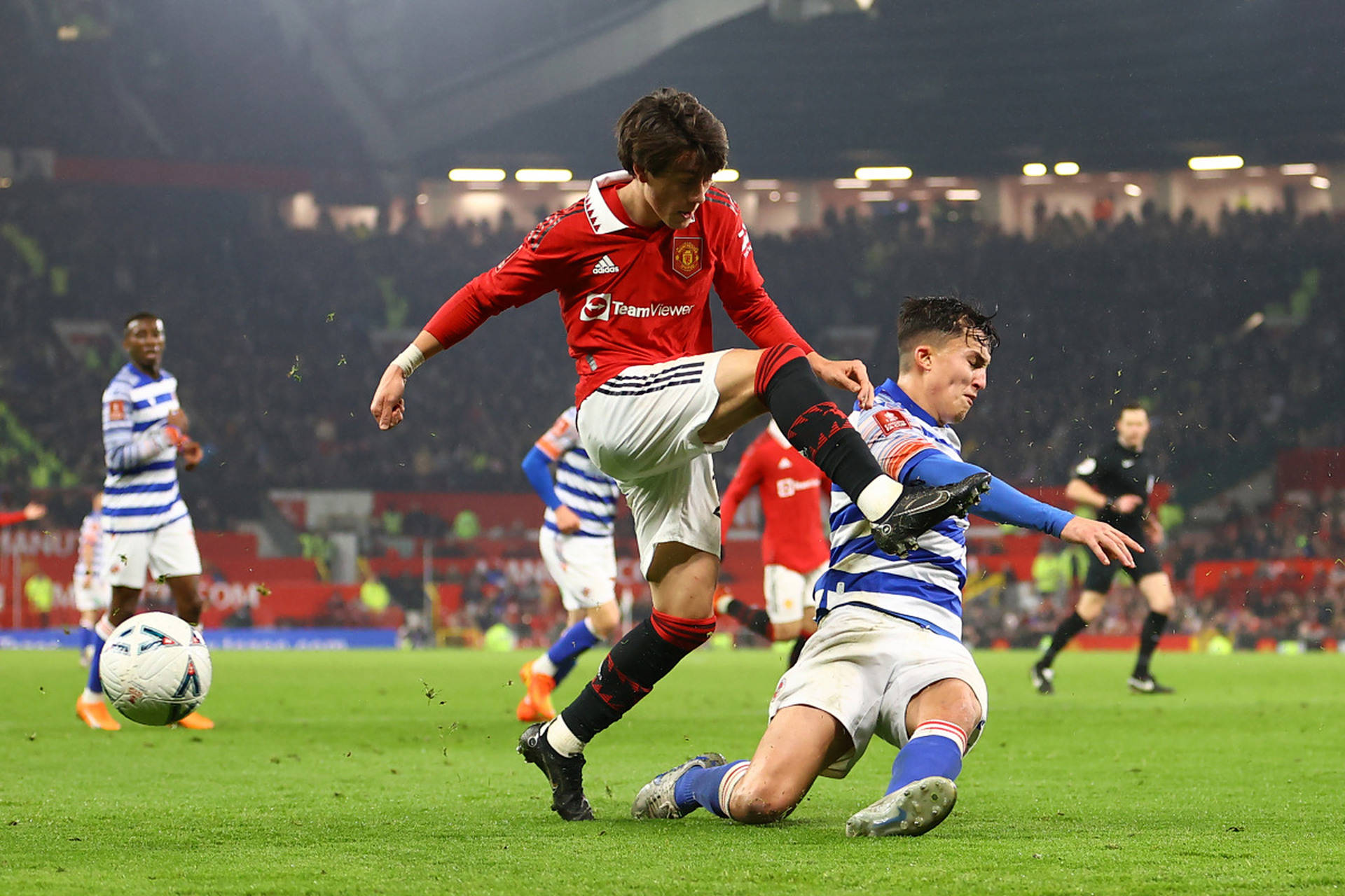 包含集结日欧超杯焦点战；波士顿凯尔特人战术微调；媒体盛赞；赛程密集仍需轮换的词条